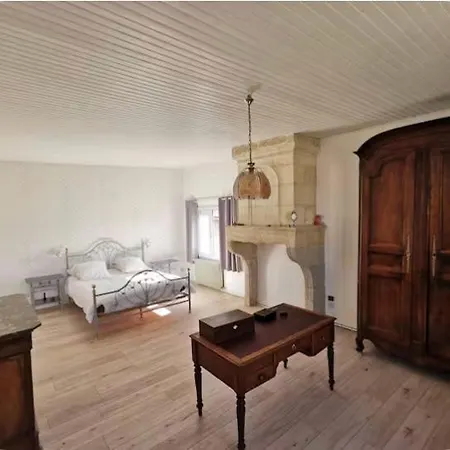 Grande Maison En Pierre Avec Terrasse Fleurie Holiday home